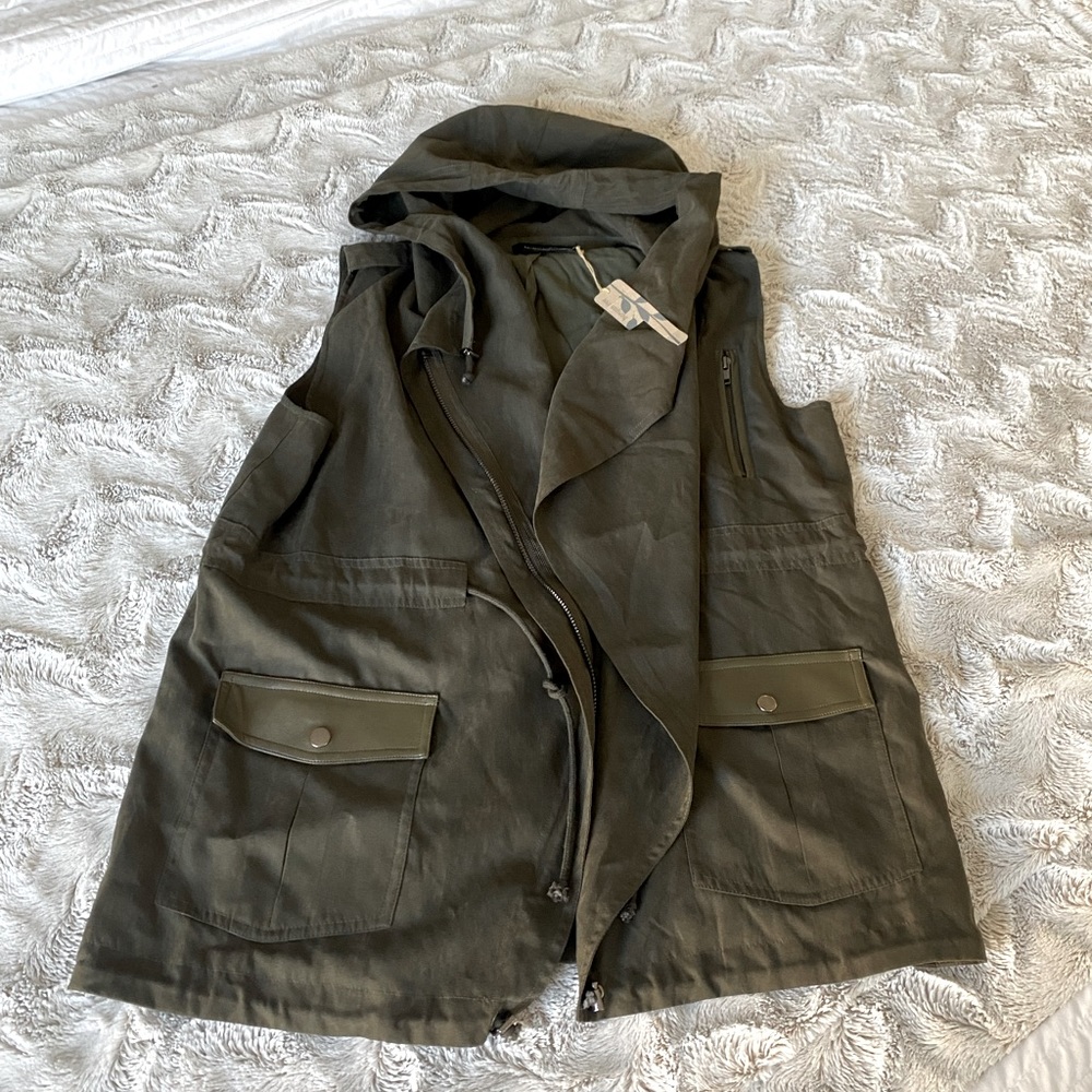 MINKPINK vest - Picture 1 of 3